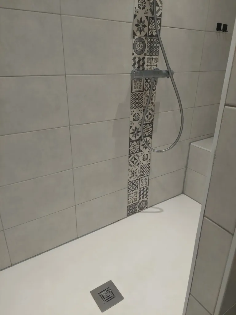 Salles de bain - Maison Atypique avec Cour au Centre de Yenne