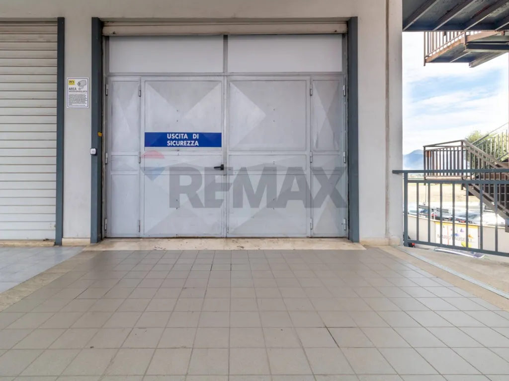 Garaaž - Office Space in Guidonia Montecelio