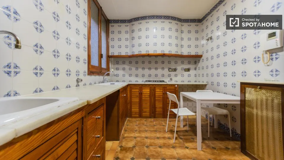 Köök - Shared Room with Amenities in La Roqueta, Valencia