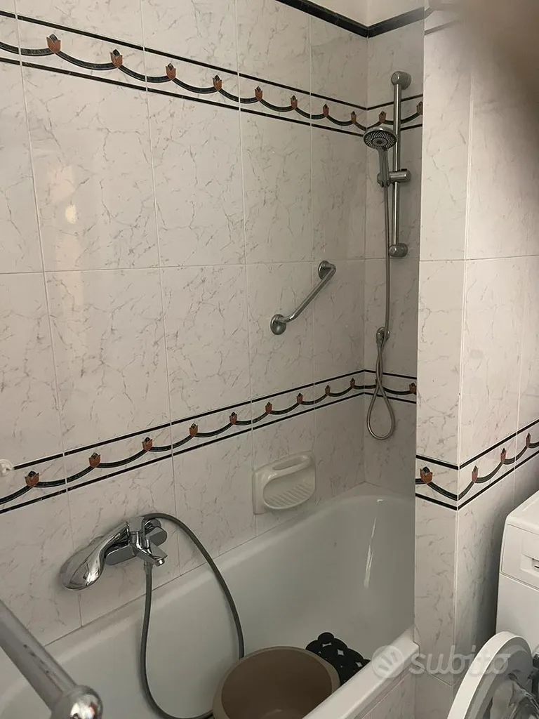Salles de bain - Single-Use Double Room with City View in San Martino