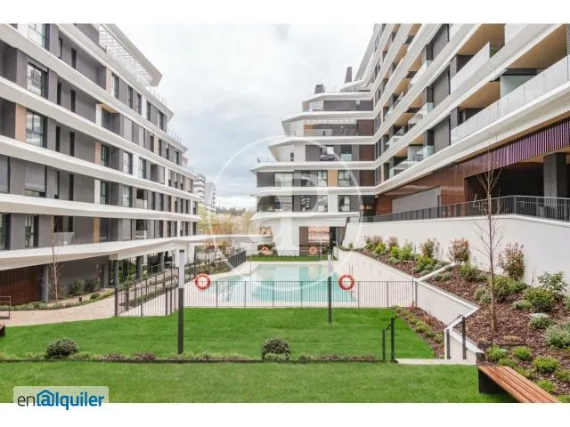 Bassein - Modern Flat with Pool in Arganzuela, Madrid