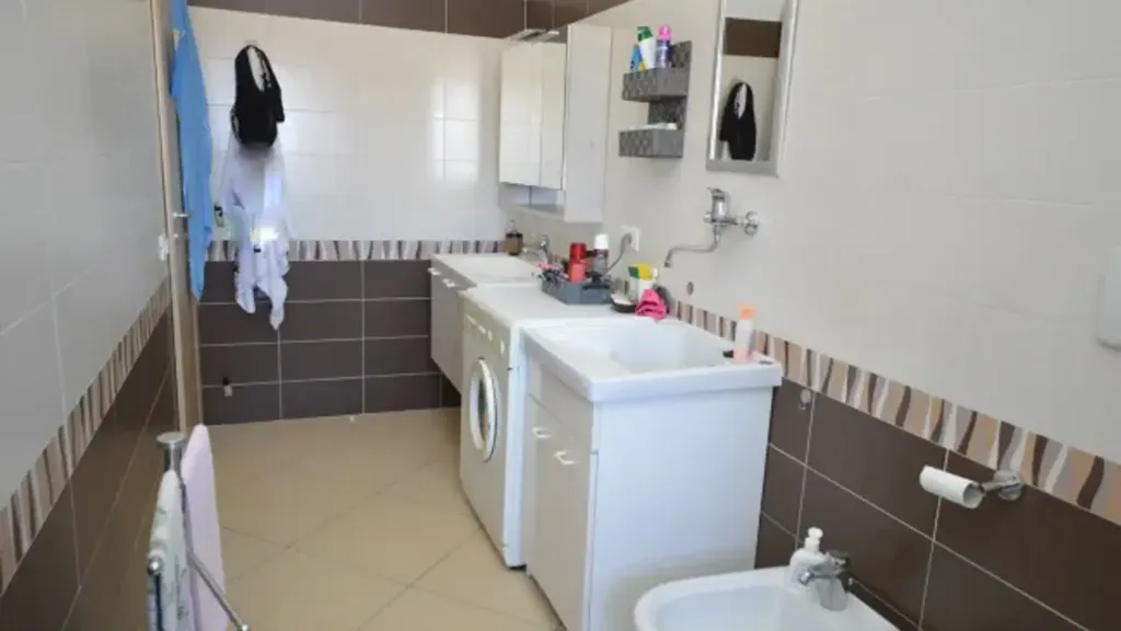 Vannitoad - Four-Room Apartment with Balcony in Crosia
