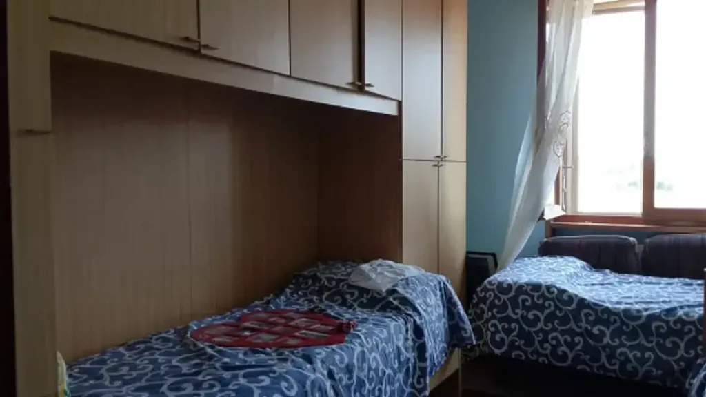 Chambres - Villa with Two Units in Piacenza