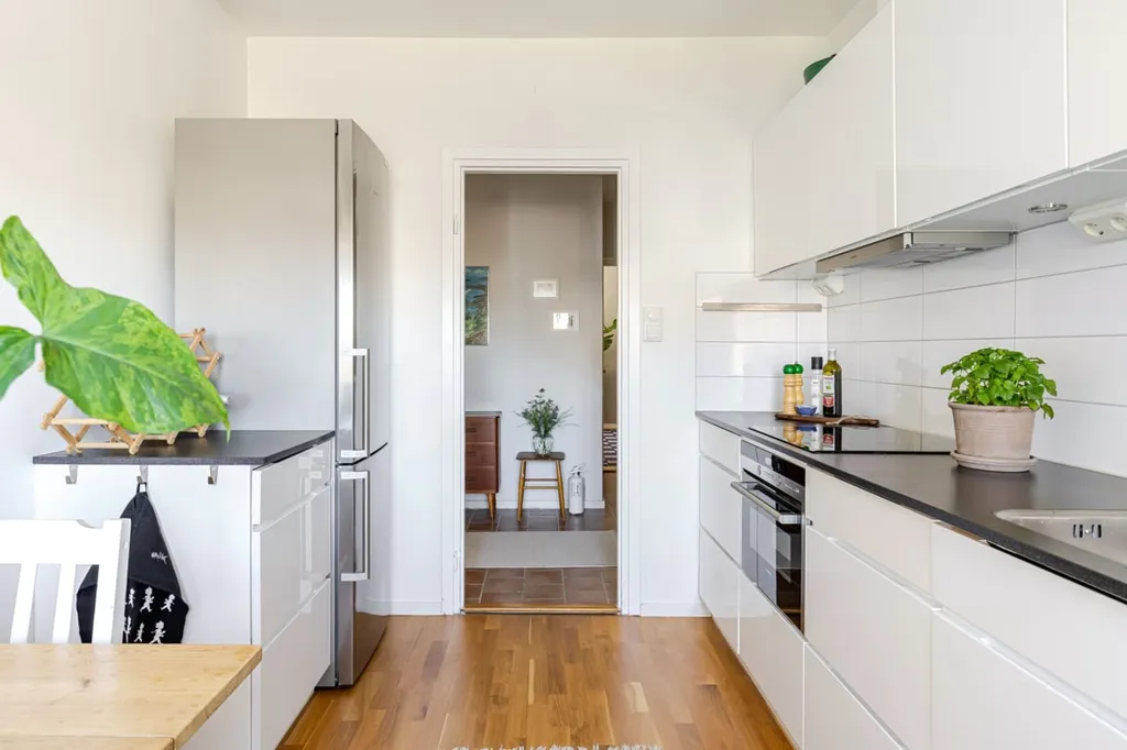 Cuisine - Bright Two-Bedroom with Balcony in Kalmar