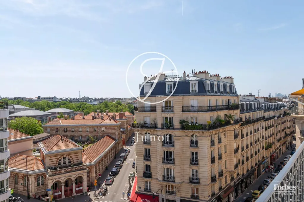Rõdu - Apartment with Eiffel View in Paris 18th