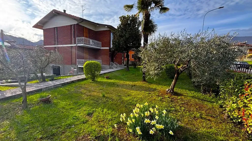 Jardin - Bifamiliar Villa with Garden in Clusane, Iseo