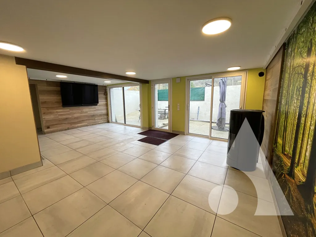 Esik - Multi-Unit Property with Garden in Valley de l'Automne