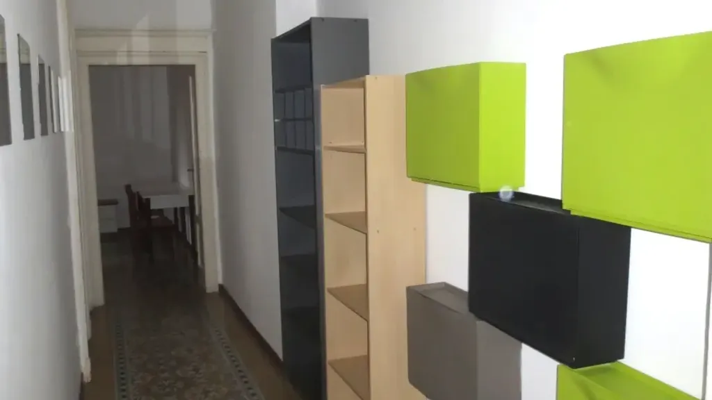 Entrée - Rearranged Apartment with Balcony in Milan