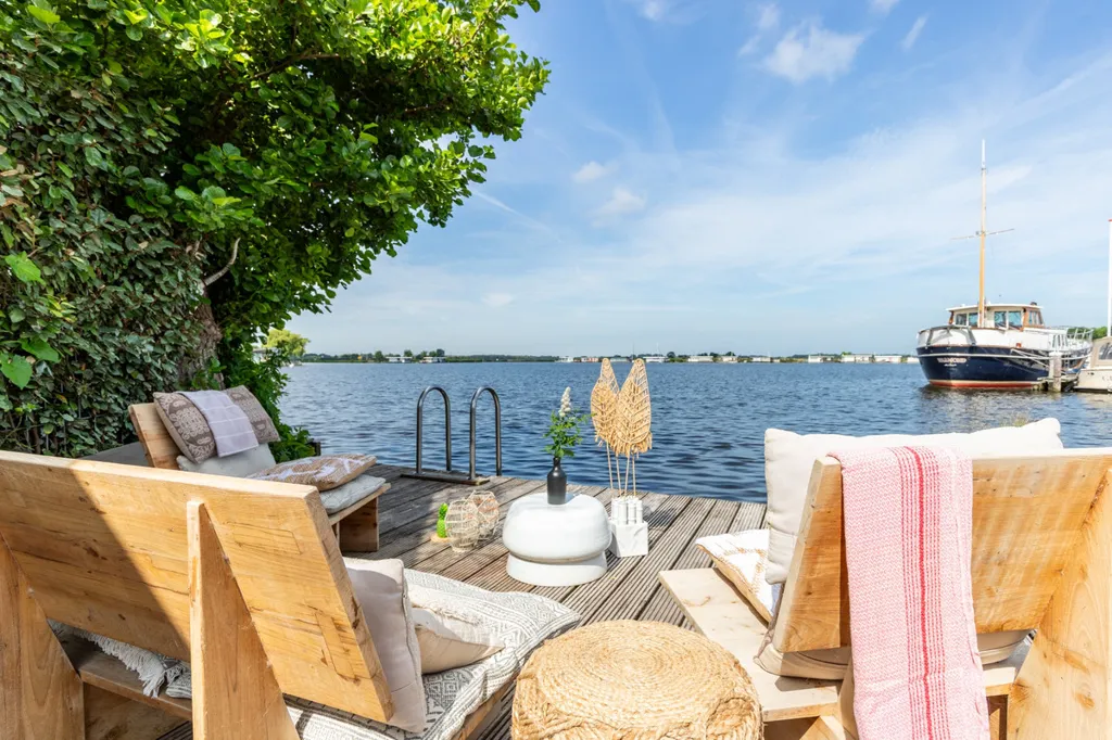Terrazza - Waterfront Villa with Steiger in Oud Ade