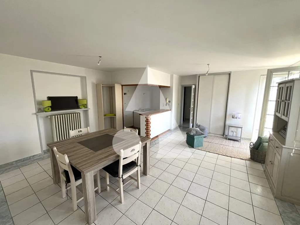 Salle à manger - Appartement avec Terrasse à Chalonnes Gare