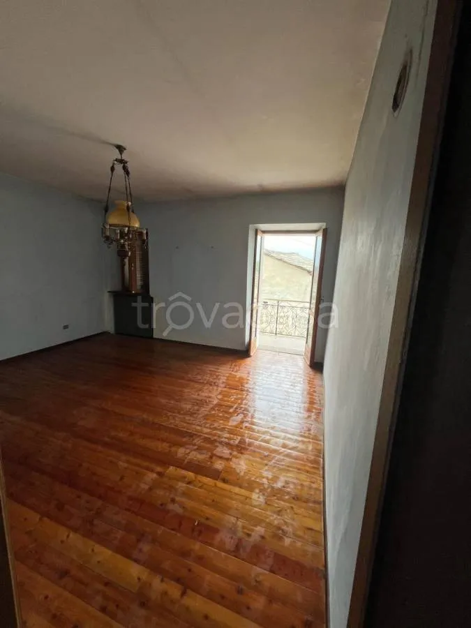 Séjour - Cascina with Farmhouse Features in Barge