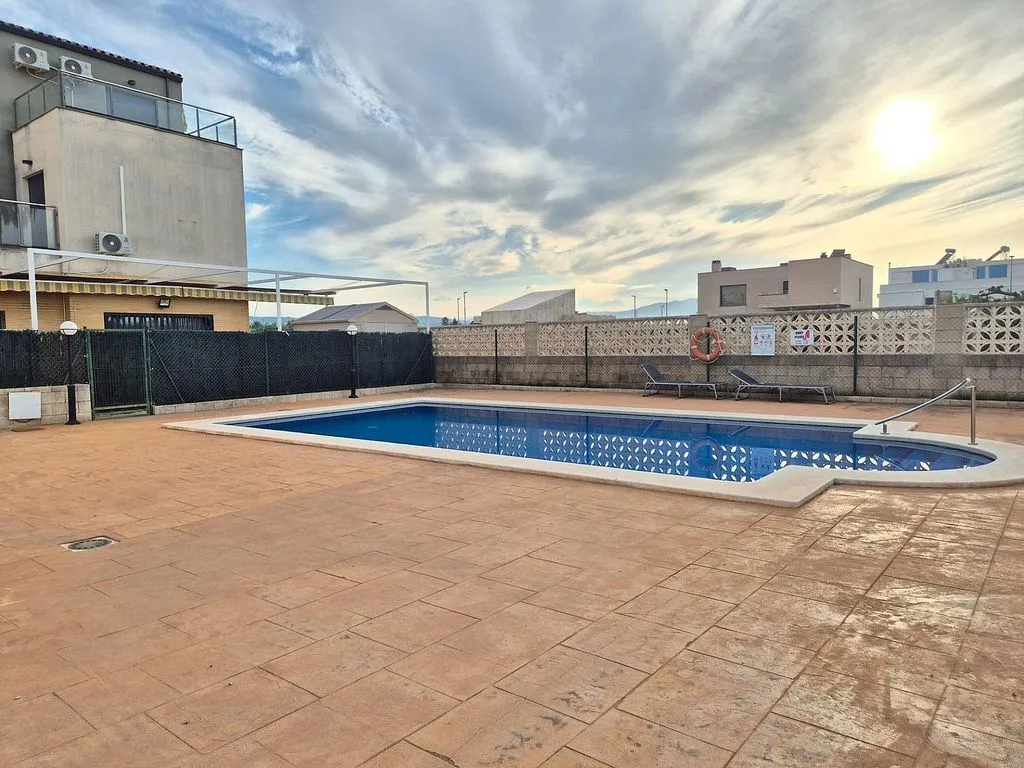 Piscine - Modern Chalet with Pool near Daimús Beach