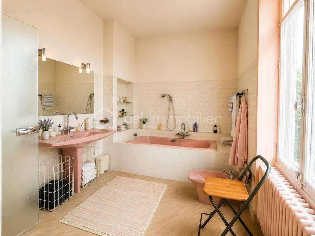 Salles de bain - Maison de Maître avec Piscine et Parc à Écueillé