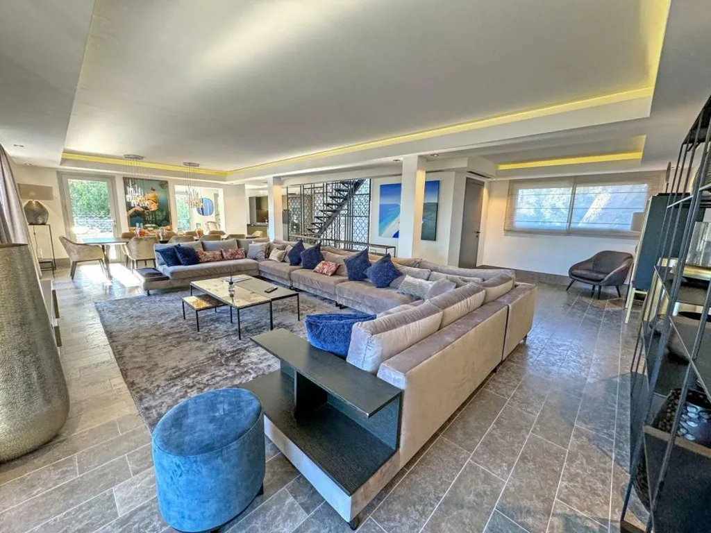 Living Room - 1950s Villa with Sea View in Cap d'Antibes
