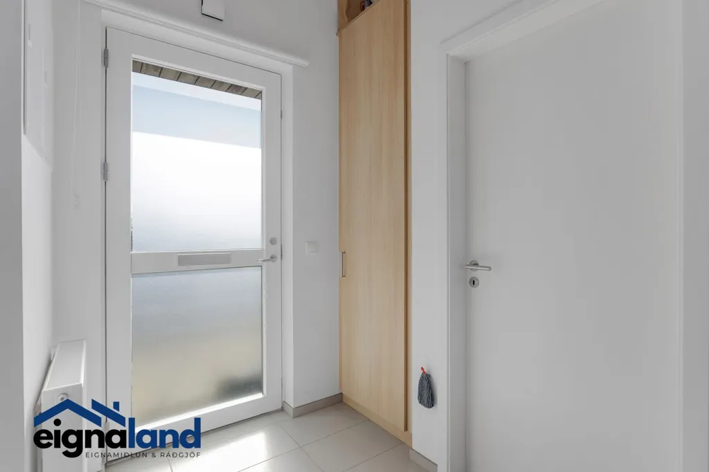 Entrée - Modern Apartment with Balcony in Hveragerði