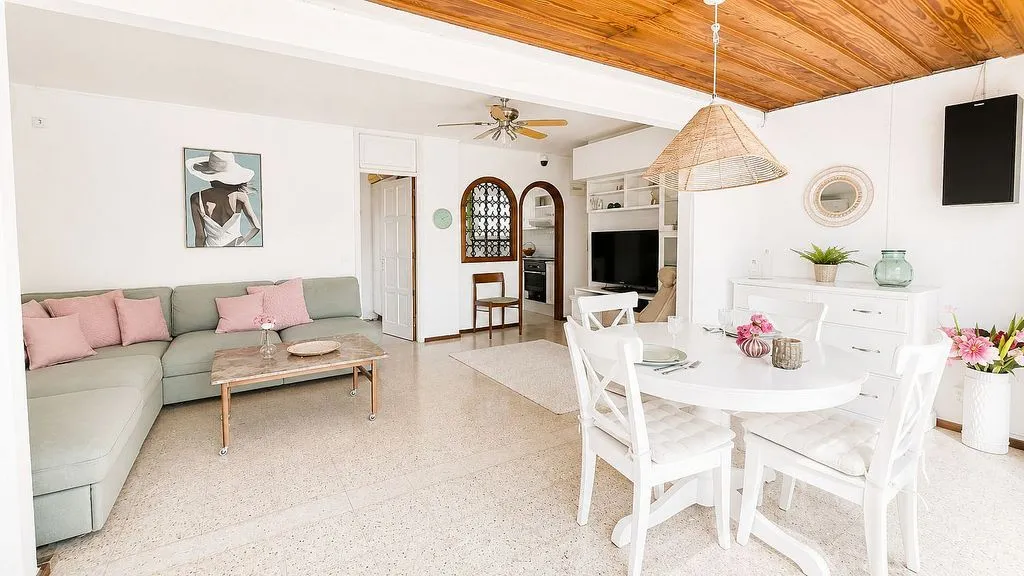 Séjour - Bungalow with Pool and Terrace in Rocas Rojas