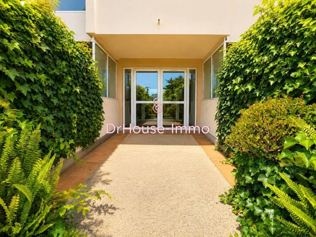 Esik - Studio with Private Garden in Saint-Laurent-Du-Var