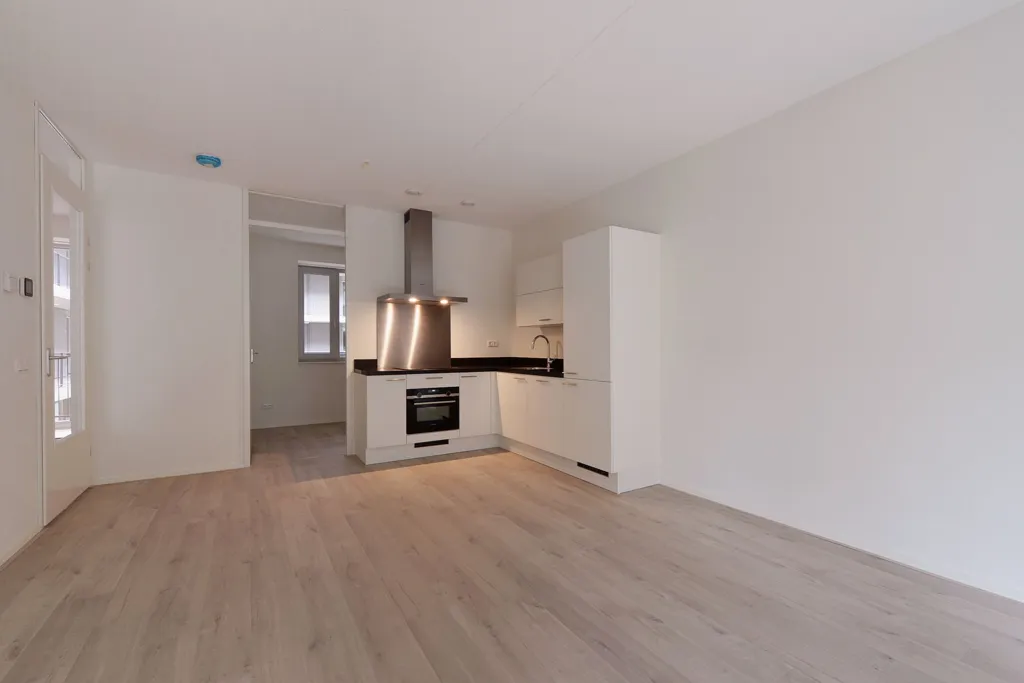 Kitchen - Three-Bedroom Apartment with Balcony in Den Haag