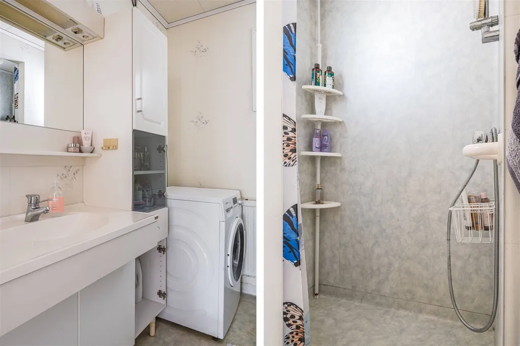 Bathrooms - Terraced House with Balcony in Kvänum