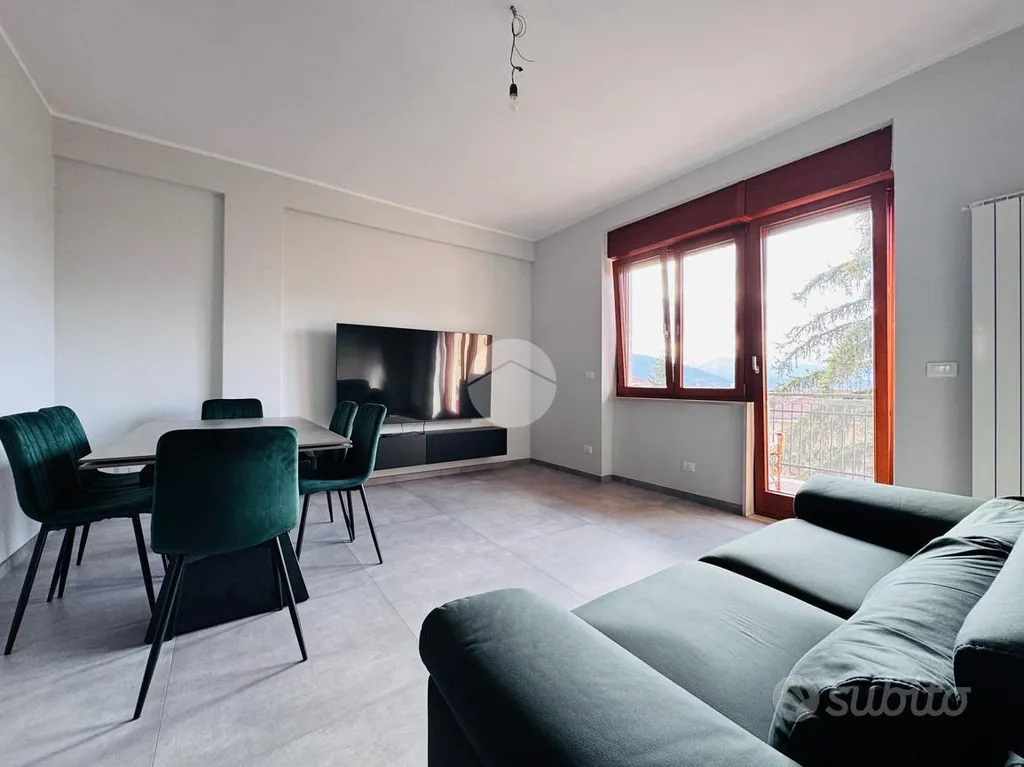 Séjour - Fully Renovated Apartment with Panoramic Balcony in L'Aquila