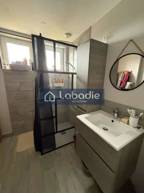 Salles de bain - Appartement avec balcon dans l'hyper centre de Vire