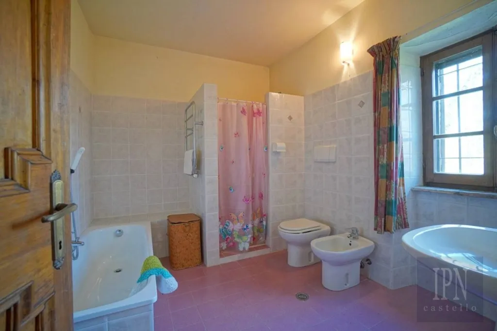 Salles de bain - Rustic Riverfront House in Umbertide
