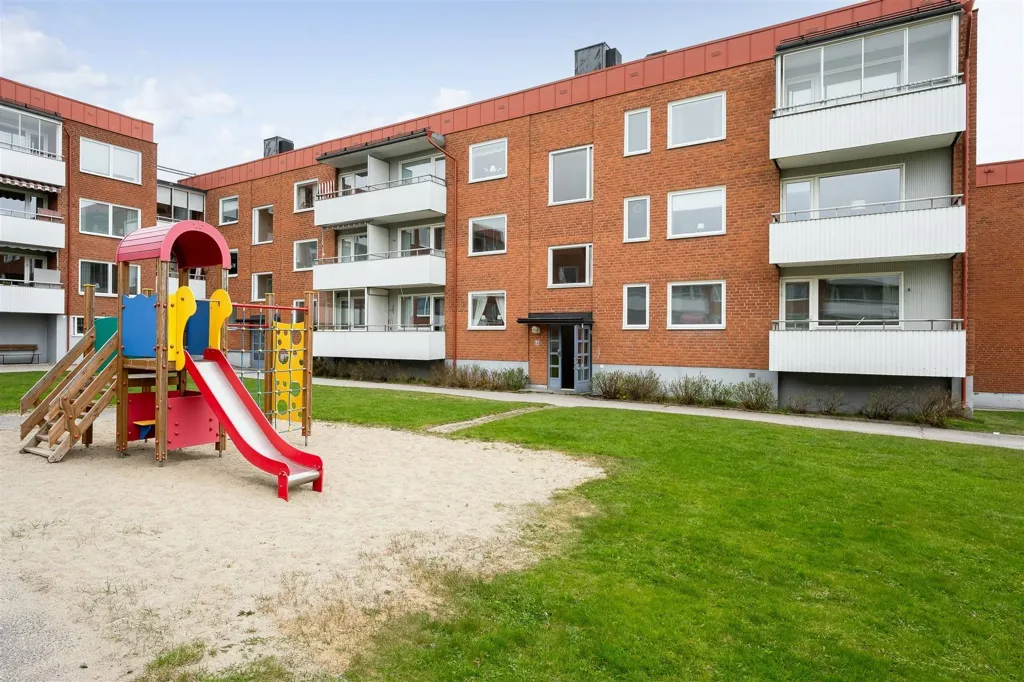 Aed - Light and Spacious Flat with Balcony in Murberget