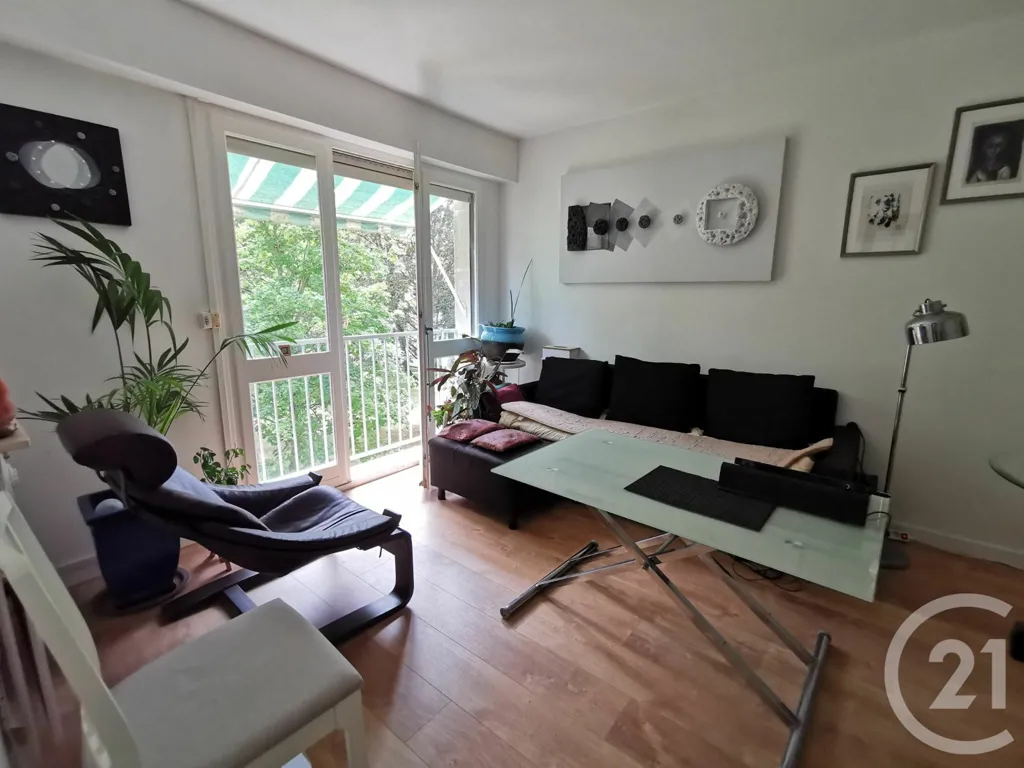 Séjour - Appartement avec Vue sur Parc à Épernon