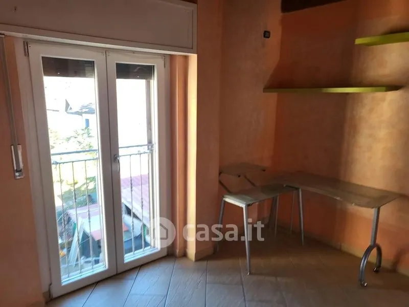 Rõdu - Three-Bedroom Apartment with Private Parking in Malnate