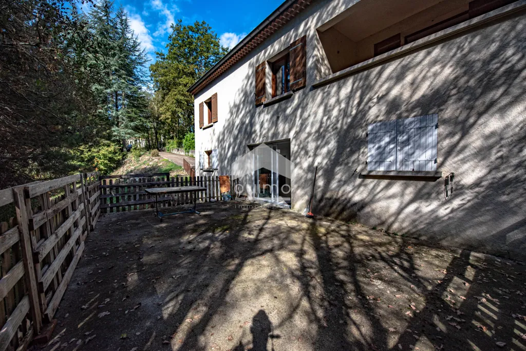Aed - Spacious House with Garden in Vesseaux