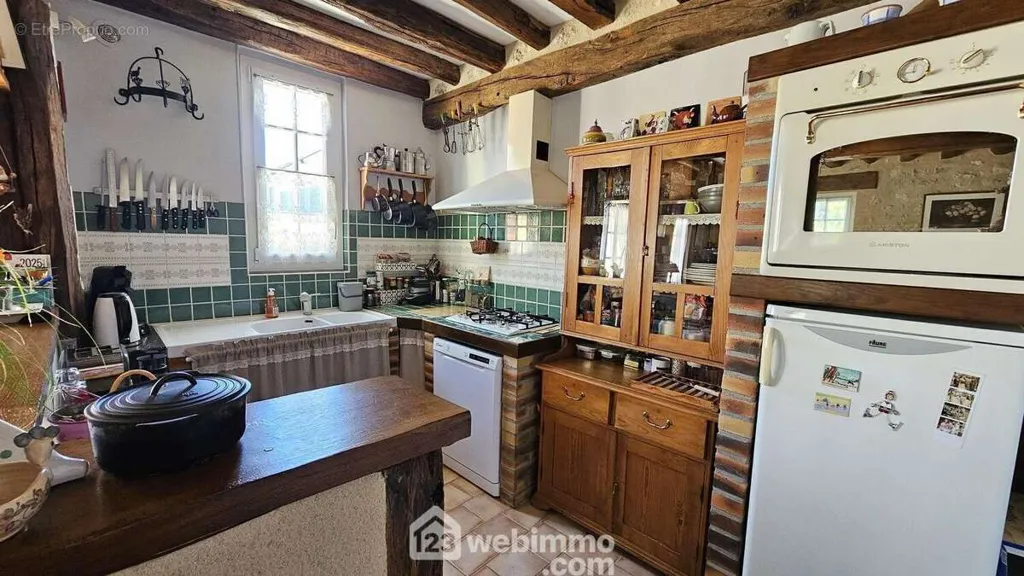 Cucina - Stone House with Terraces in Nemours