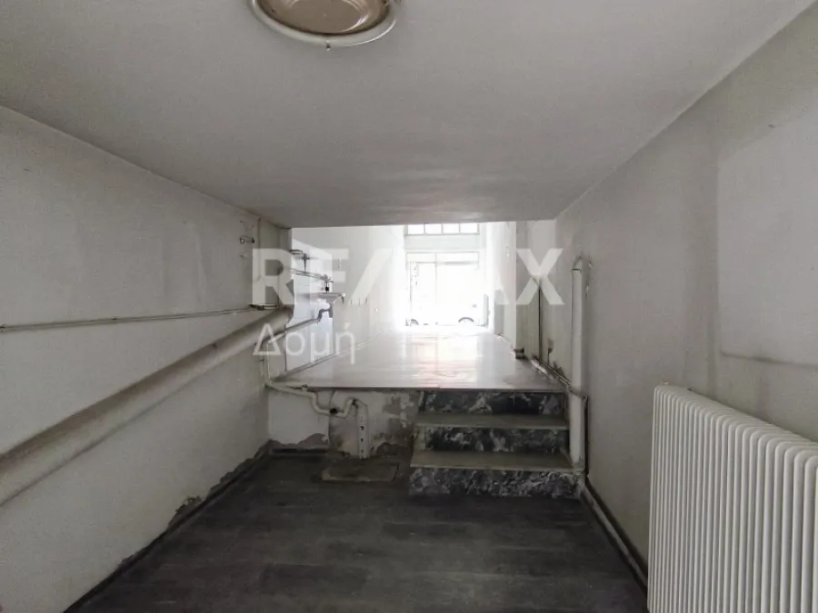 Garage - Retail Unit with High Visibility in Volos