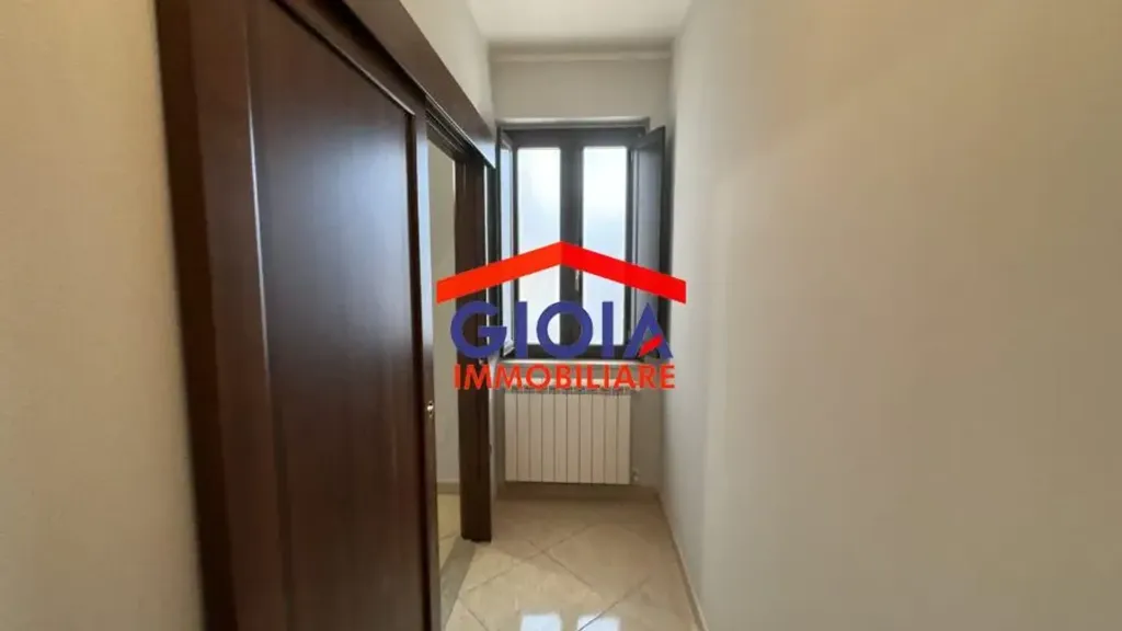 Esik - Two-Level Apartment with Balconies in Mondragone
