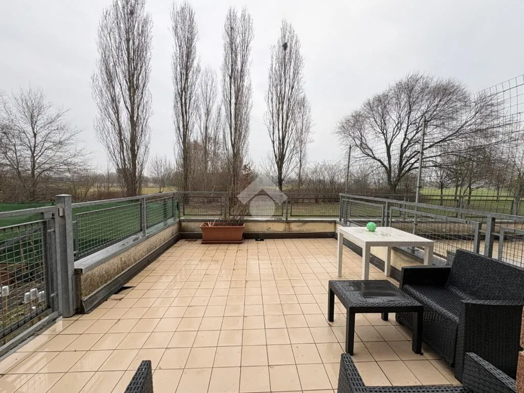 Terrass - Ground Floor Apartment with Garden in Suzzara