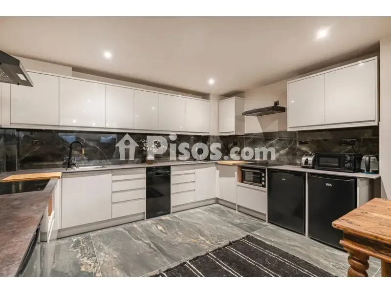 Cucina - Modern Apartment with Security Features in O Barco de Valdeorras