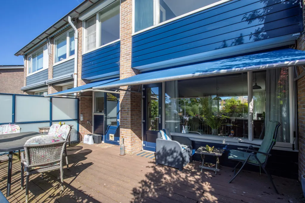 Terrass - Two-Storey House with Souterrain in Aalsmeer