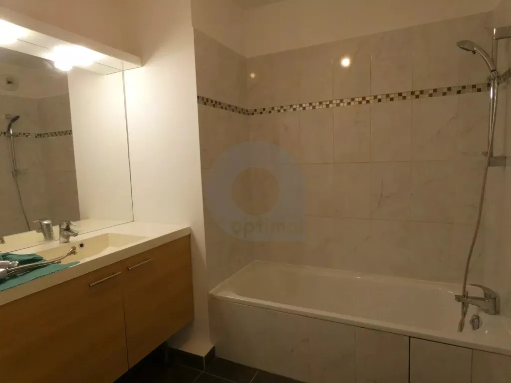Salles de bain - Appartement 2 Pièces en Étage Élevé à Menton