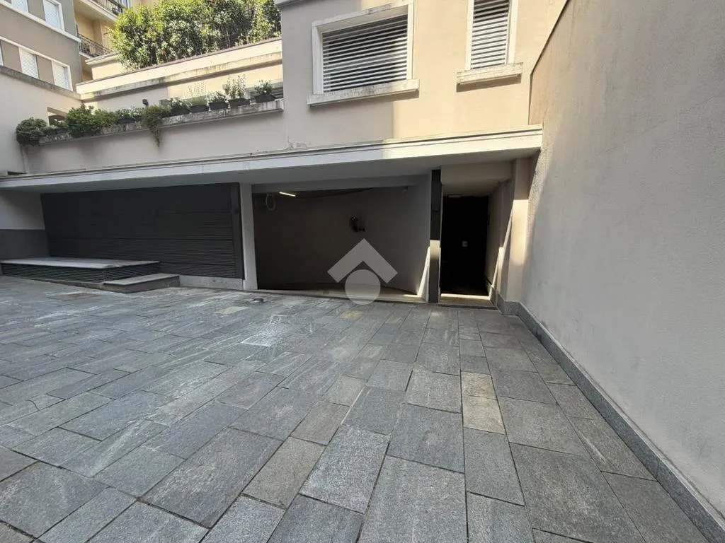 Aed - Parking Space in Central Torino