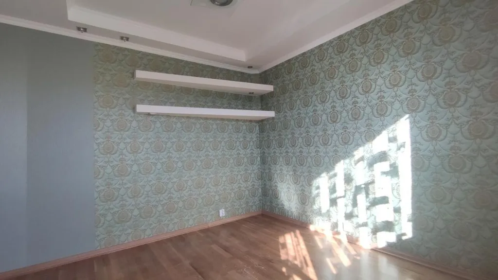 Pièces - Two-Bedroom Apartment with Balcony in Central Location