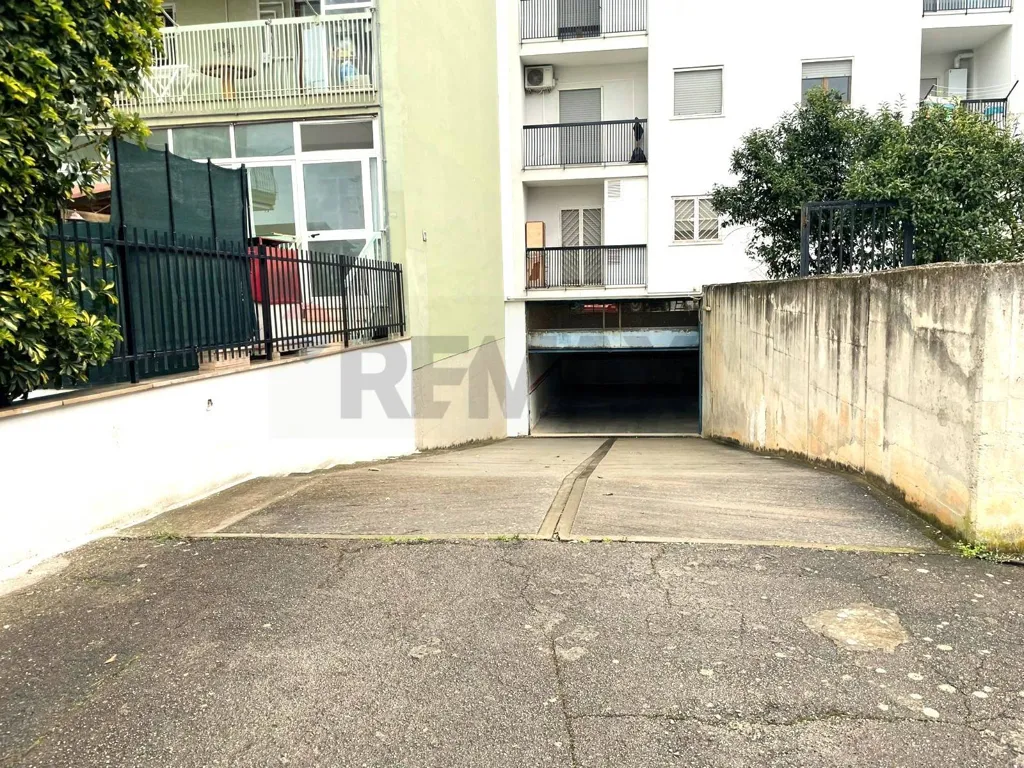 Esterno - Garage in Trani with Electric Gate