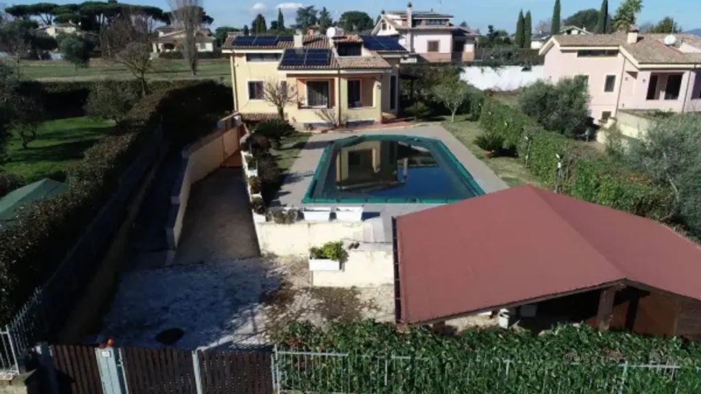 Õhuvaade - Villa with Pool in Bracciano