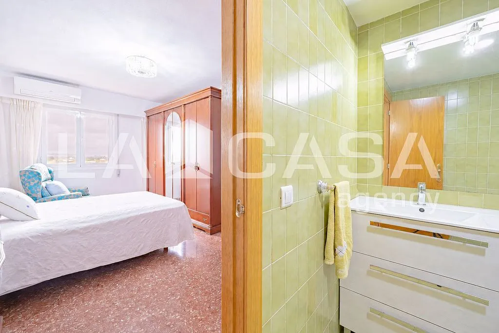 Chambres - Spacious Apartment with Metro Access in Vara de Quart