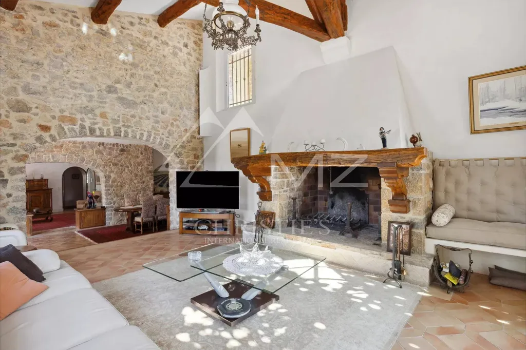 Elutuba - Stone Bastide with Pool in Provence