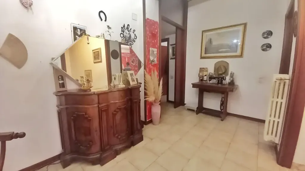 Esik - Apartment with Balcony in Castelfiorentino