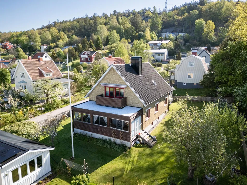 Vue aérienne - Spacious Villa with Garden in Suburban Area