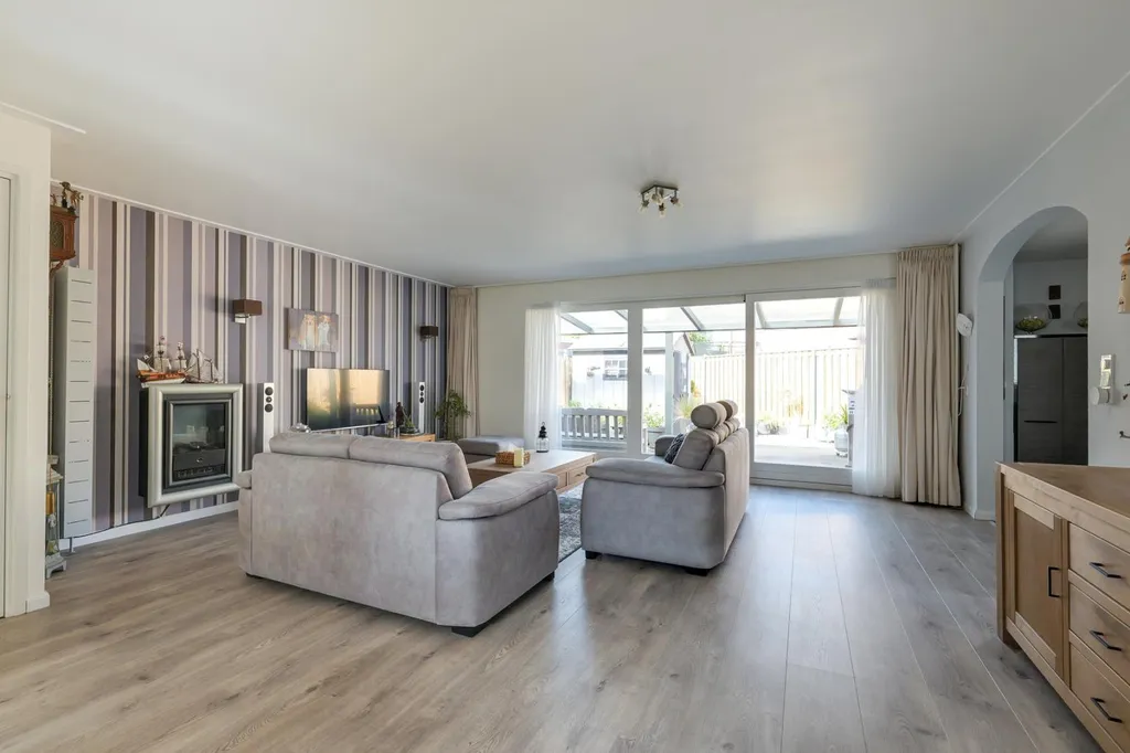 Séjour - Corner House with Overhang in Hoorn