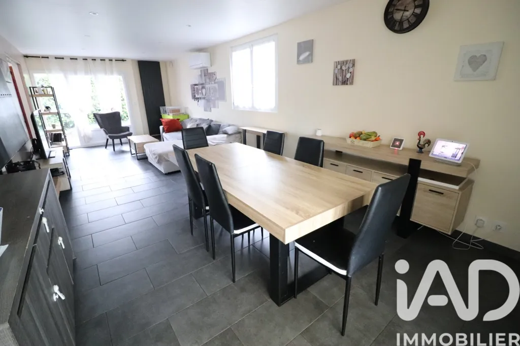 Salle à manger - Pavillon avec vue sur viaduc à Avon