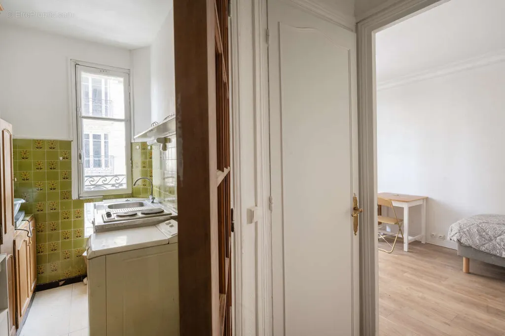 Köök - Haussmannian Studio with Balcony in Paris 13