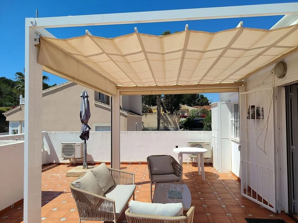 Terrass - Three-Bedroom House with Pool in Jacarilla