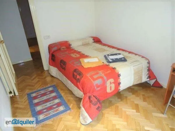 Chambres - Student-Friendly Flat with Balcony in City Centre